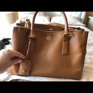 Tory Burch leather beige bag with gold logo trim